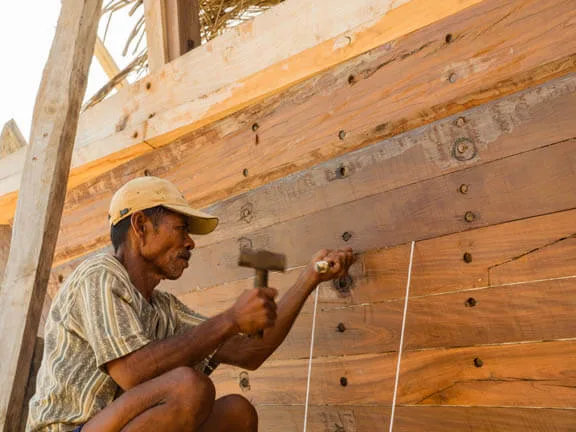 Buganees schip in aanbouw Buganees schip in aanbouw